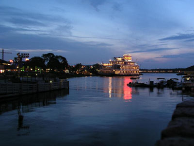 View of Fulton's Crab House in the early evening